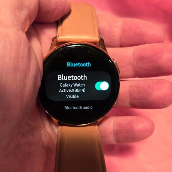 Samsung Galaxy Active 2 Watch Gold 40mm w/ original box LTE / Bluetooth / WIFI - Picture 8 of 9